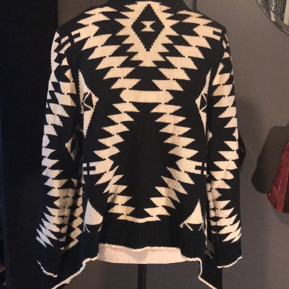 Aztec Flyaway Cardigan Sweater - Picture 3 of 4